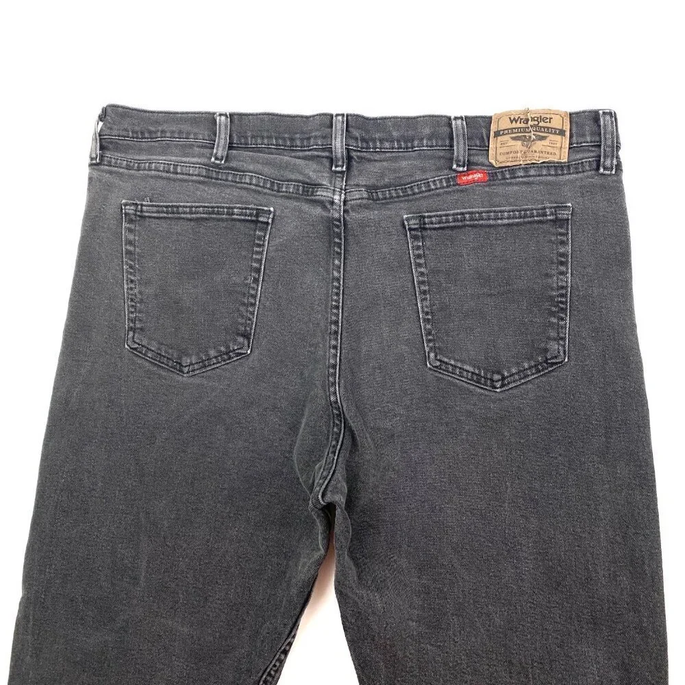 Wrangler Straight‎ Leg Men's size 42x30 Black Denim jeans
